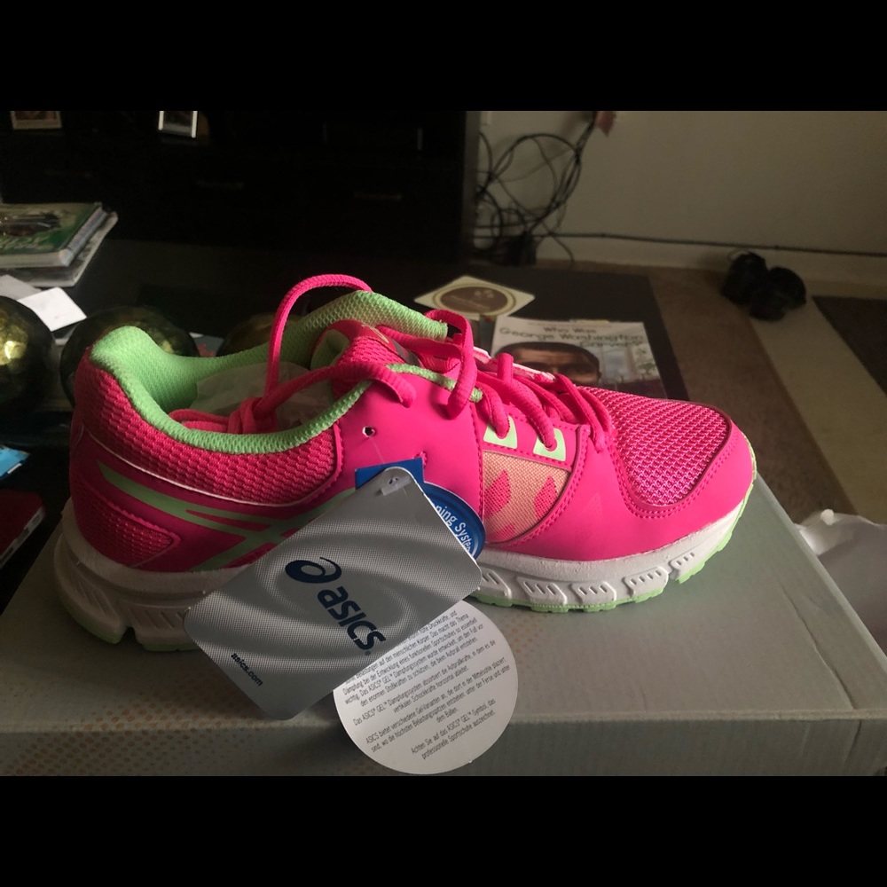 Running shoes